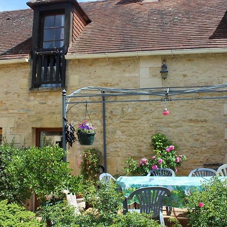 Halte Aux Places Marcillac-Saint-Quentin Exterior photo