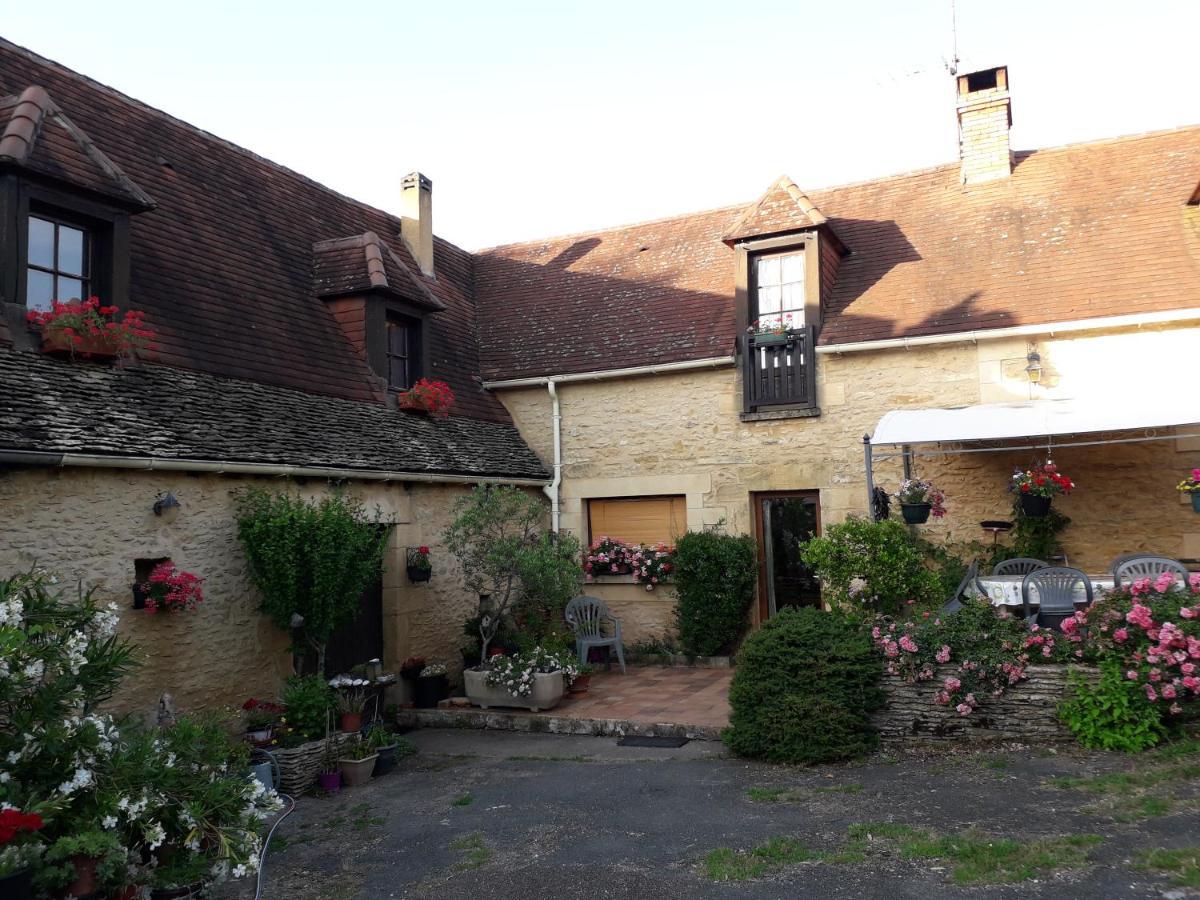 Halte Aux Places Marcillac-Saint-Quentin Exterior photo