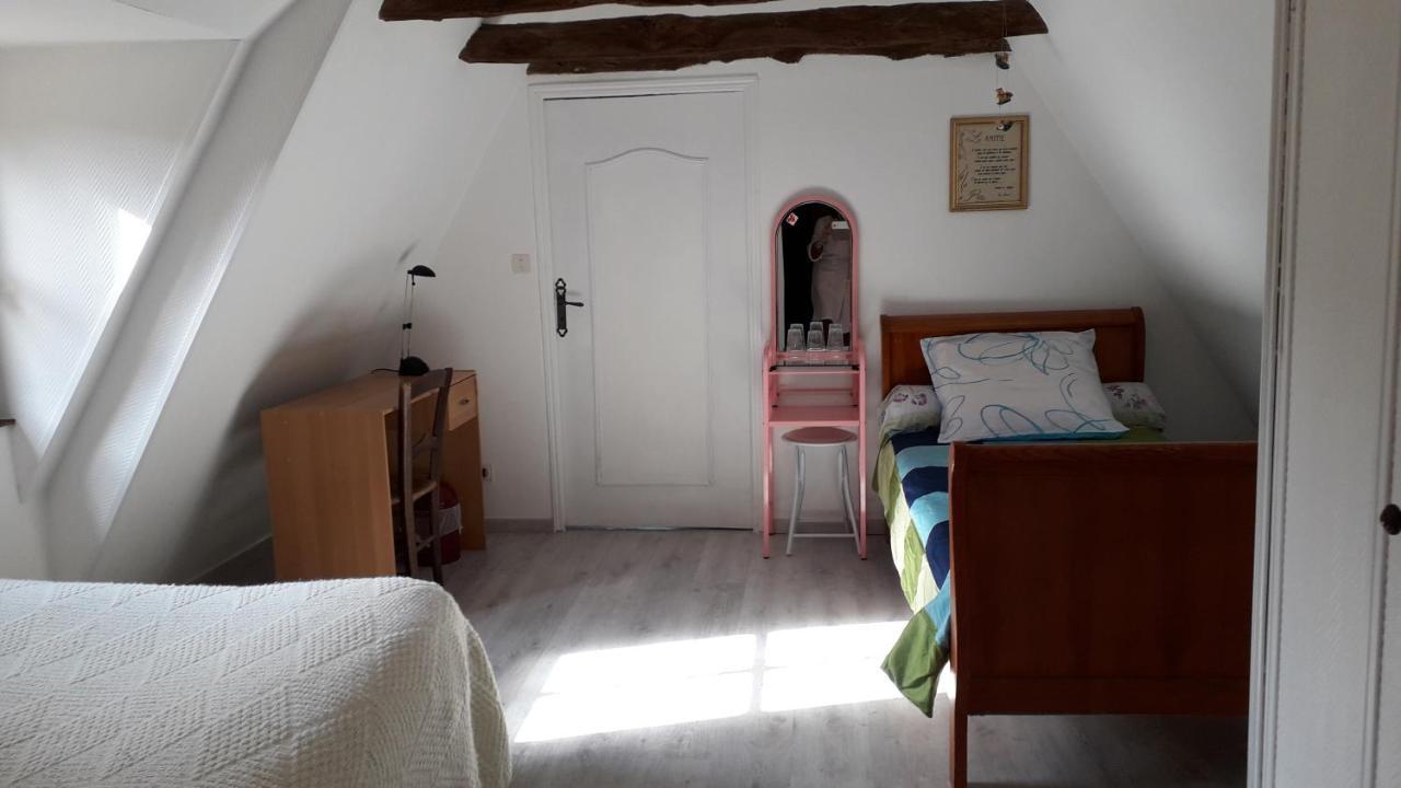 Halte Aux Places Marcillac-Saint-Quentin Exterior photo