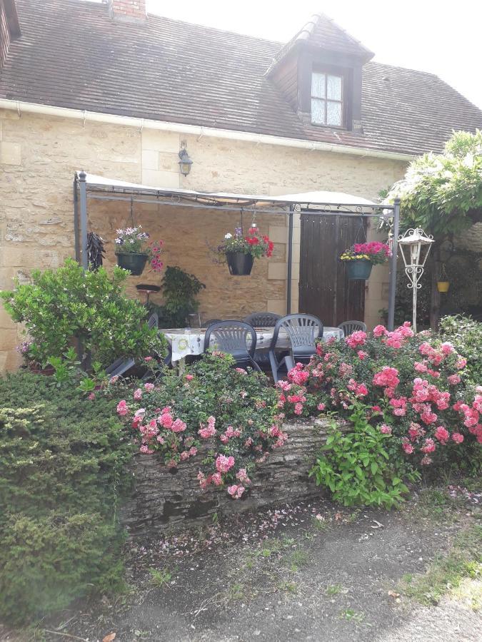 Halte Aux Places Marcillac-Saint-Quentin Exterior photo